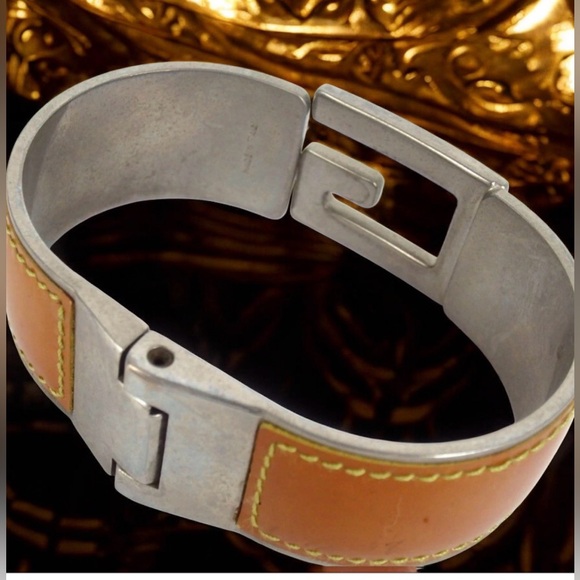 GUCCI Tom Ford Era Bangle Bracelet 😍 - Picture 7 of 13